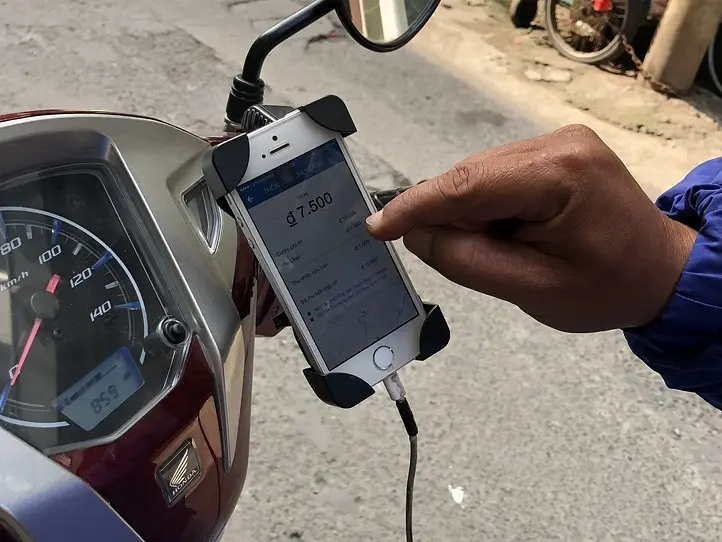 配車アプリで手軽にバイクタクシーを体験！