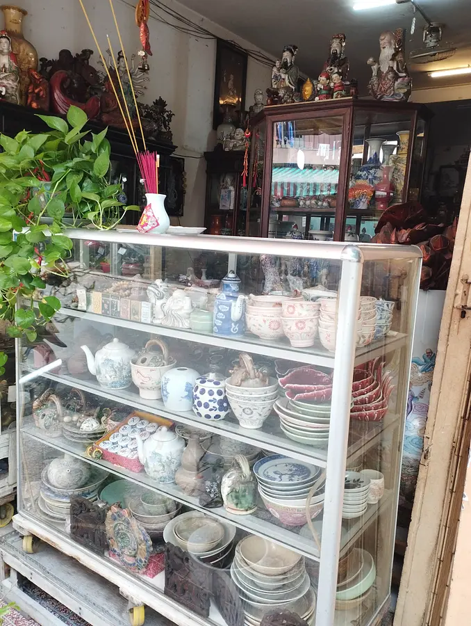 ベンタイン市場から２分歩いて芸術とローカルグルメに出会う