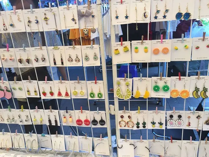 掘り出し物が必ず見つかる！～Hello Weekend Market(ハロー ウィークエンド マーケット)～