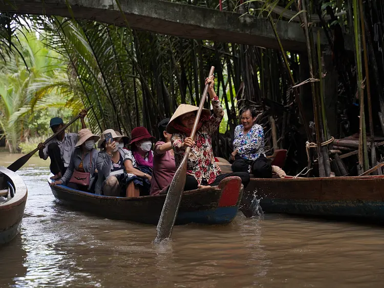 サイゴン・ブルー・トラベル