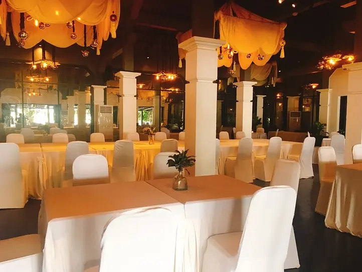 2区の川沿いのレストラン「ザ・リバーハウス(THE RIVER HOUSE）」