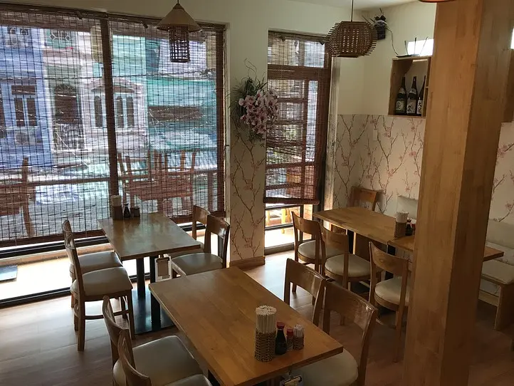 ホーチミンで日本食が食べたくなったら！家族連れにおすすめの寿司屋〜Sushi NHi