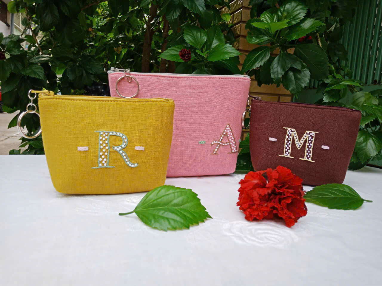 イニシャル・リネンポーチ