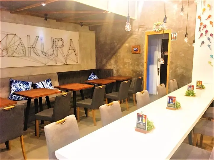 日本人経営の静かで落ち着けるカフェ「KAMAKURA」（カマクラ）