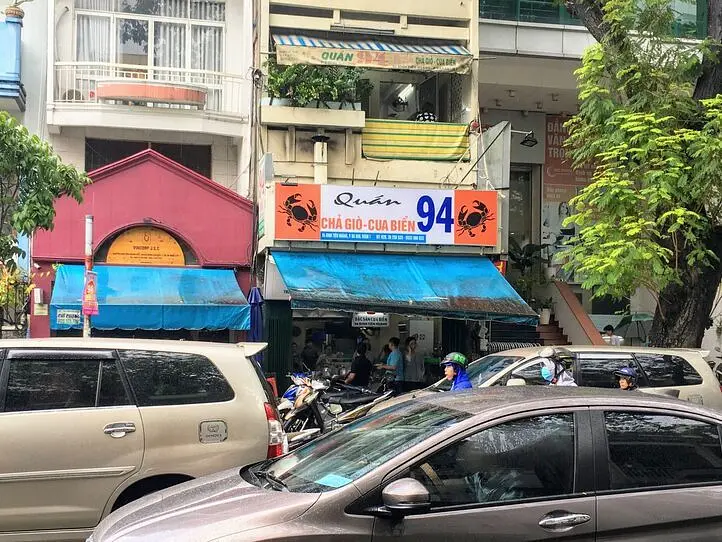 有名カニ料理専門店食べ比べ！～94 Thuy(94トゥイー)＆Quan 94(クアン94)～