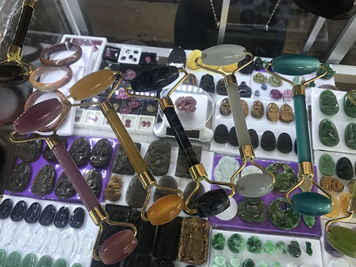 ホーチミンで翡翠を買う。在住者もあまりしらない５区の宝石街