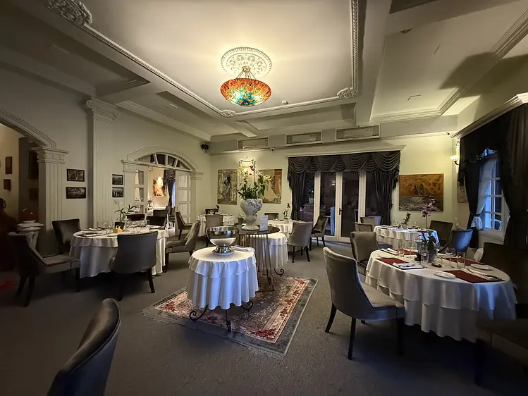 トロアグルマン