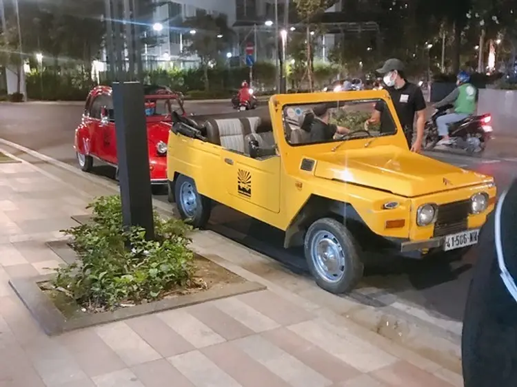 サイゴン・ブルー・トラベル