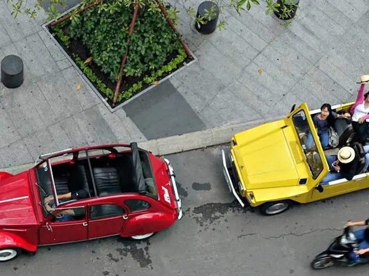 サイゴン・ブルー・トラベル