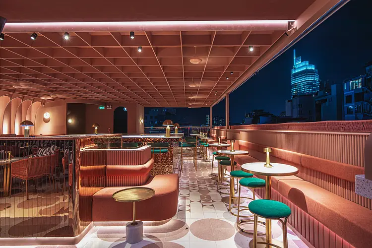 ピンク ・ラビット・ ルーフトップ ・バー