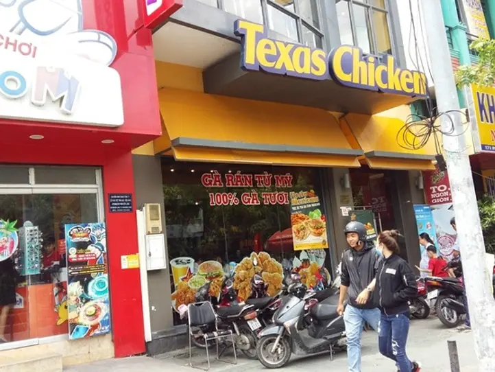 若者が集まる通り「ファンシックロン通り」