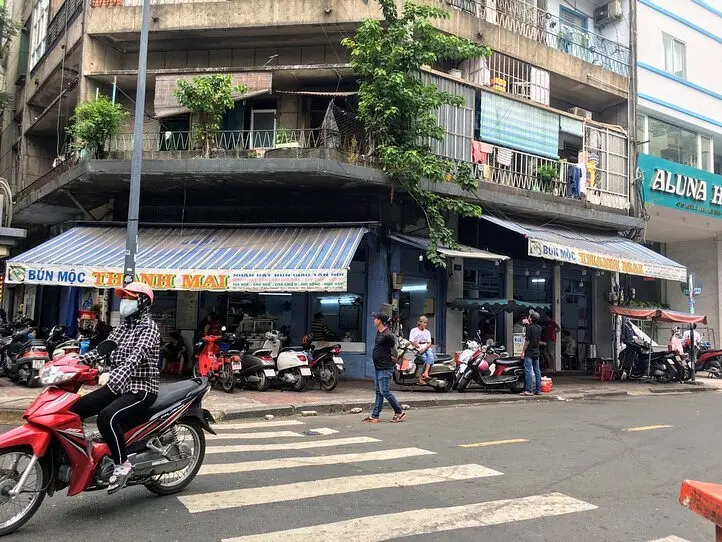 ベンタイン市場すぐそば！ハノイ発祥ブン・モックの人気店～Quan Bun Moc Thanh Mai～