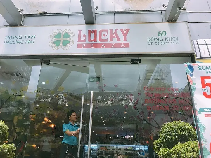 バラマキ土産ならココ！なんでも揃うお土産屋さん～Lucky Plaza
