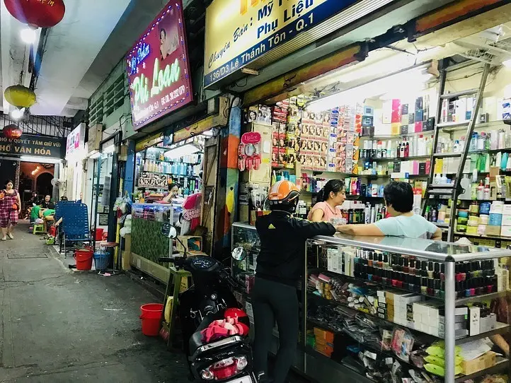 ベンタイン市場目の前！ネイルストリートで激安250円のローカルネイル体験