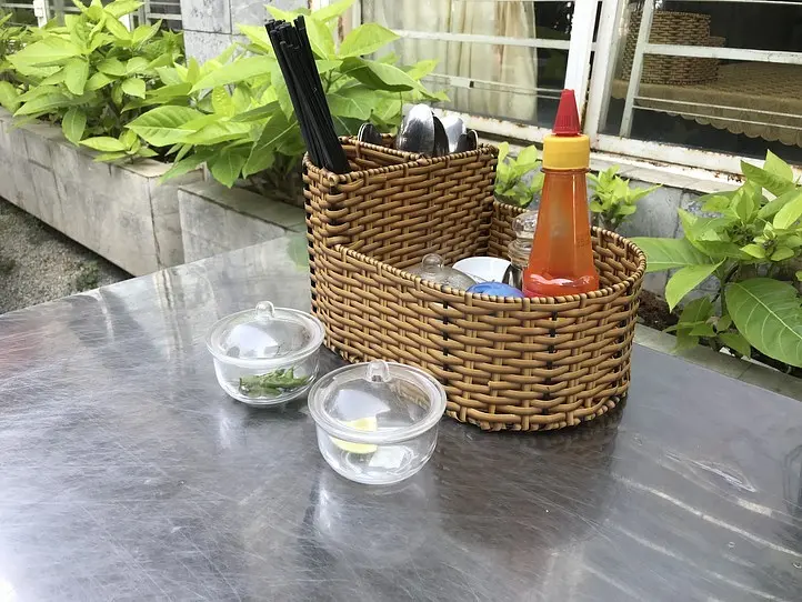 タオディエン地区で、ホーチミンを代表する麺料理フーティウを食す