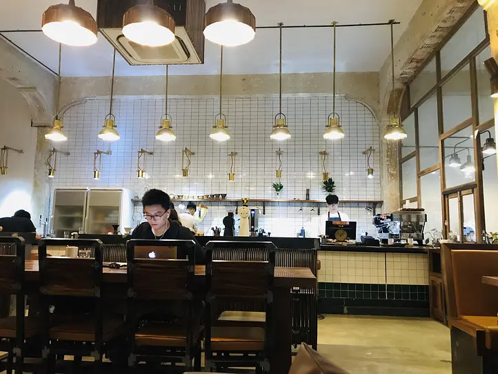 観光エリアど真ん中！本格派カフェ～Phin & Bean Roastery～ (フィン アンド ビーン  ローストリー)