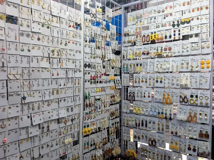 掘り出し物が必ず見つかる！～Hello Weekend Market(ハロー ウィークエンド マーケット)～