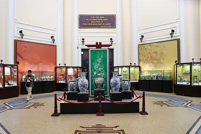 「イベント情報」ホーチミンで楽しむ東洋陶磁器の美 – 花をテーマにした特別展示「土から咲く花」