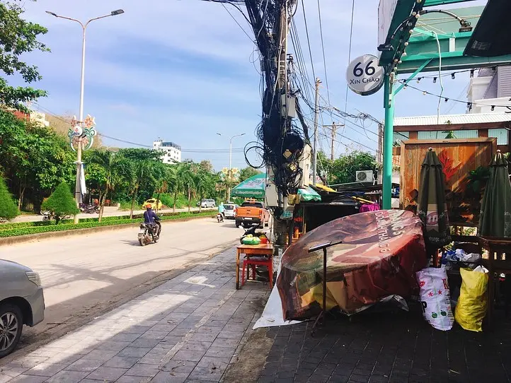 【フーコック】大人気の海辺のシーフードレストラン「Nhà Hàng Hải Sản Xin Chào」