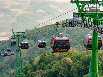 聖地バーデン山＆クチトンネル日帰りツアー