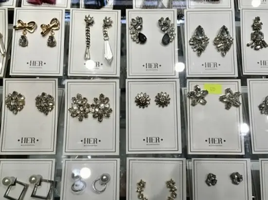 ハー・アクセサリー