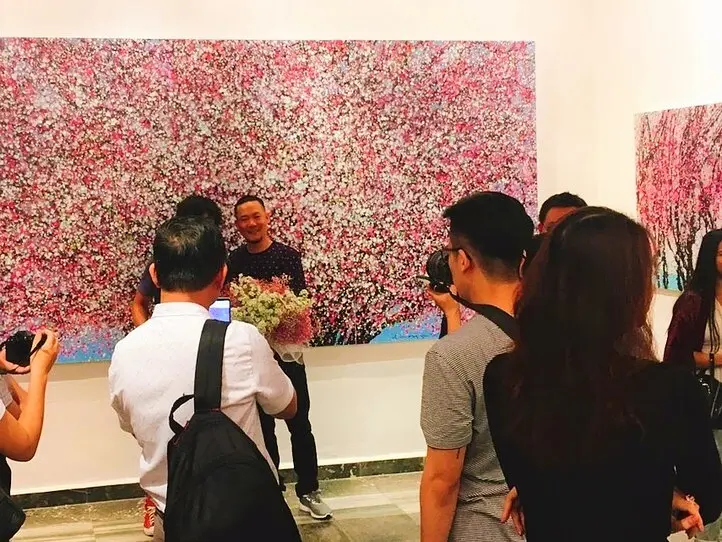 ホーチミンのアートスペース「クレイグ・トーマス・ギャラリー」の「DANCING WITH CHERRY BLOSSOMS」展