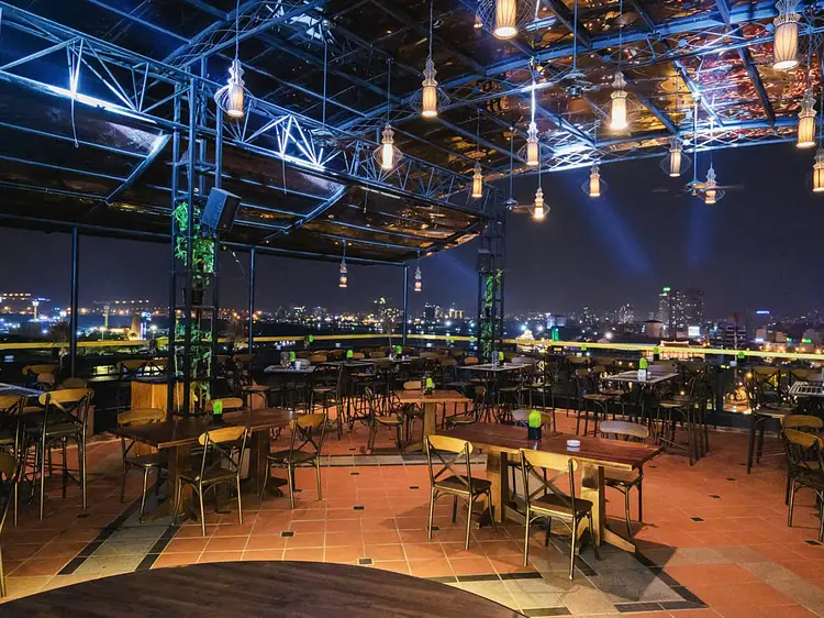 M Bar (エムバー)