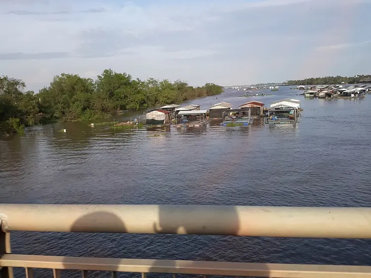サイゴン・ブルー・トラベル