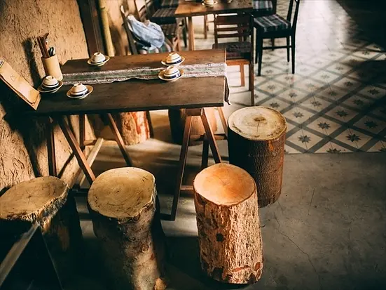 山岳民族の家で食べるベトナム料理