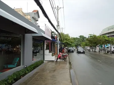 ホーチミン・2区、タオディエンのカフェレストランを観光