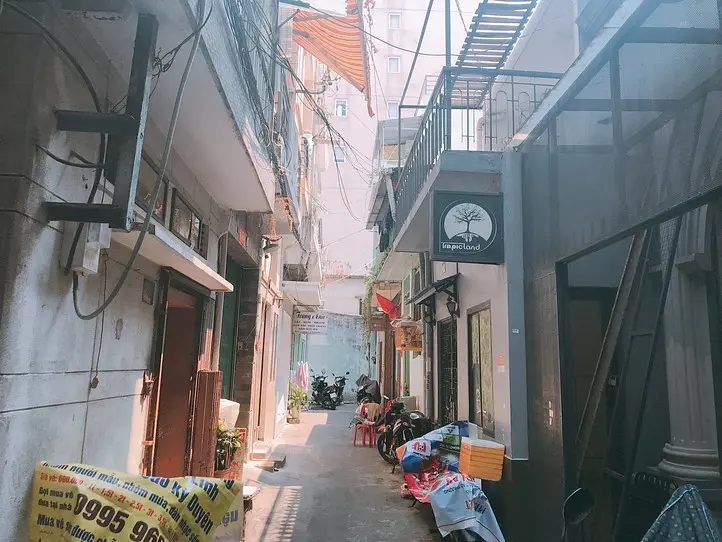 路地奥にあるカフェで静かにティータイムを楽しむ~dear tea house