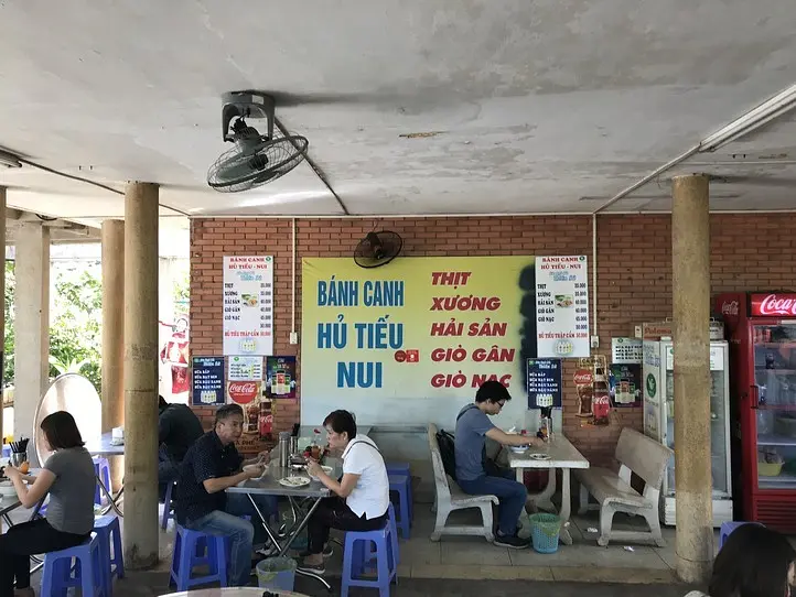 具と麺をカスタマイズ！タオディエン地区で食べるおいしい麺朝食