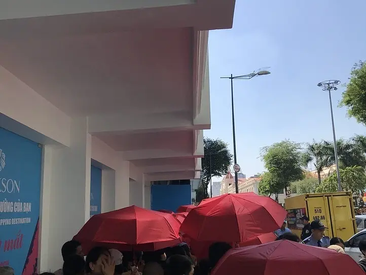 ベトナムホーチミンにユニクロ１号店がついにオープン！