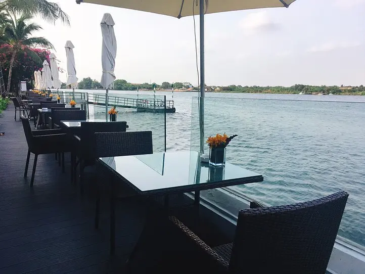 サイゴン川の景色を優雅に楽しめるレストラン「Bistro Sông Vie」（ビストロ・ソング・ヴィエ）