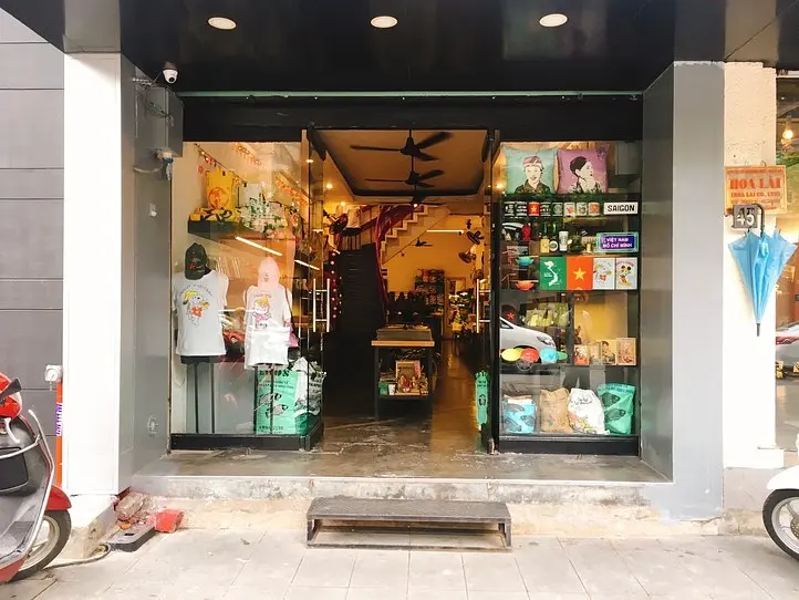 プロパガンダアートをお土産にしよう！　～「Saigon kitsch」（サイゴン・キッチュ）～