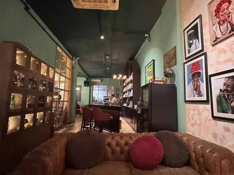 コヘイス・バー – カクテルズ＆タパス