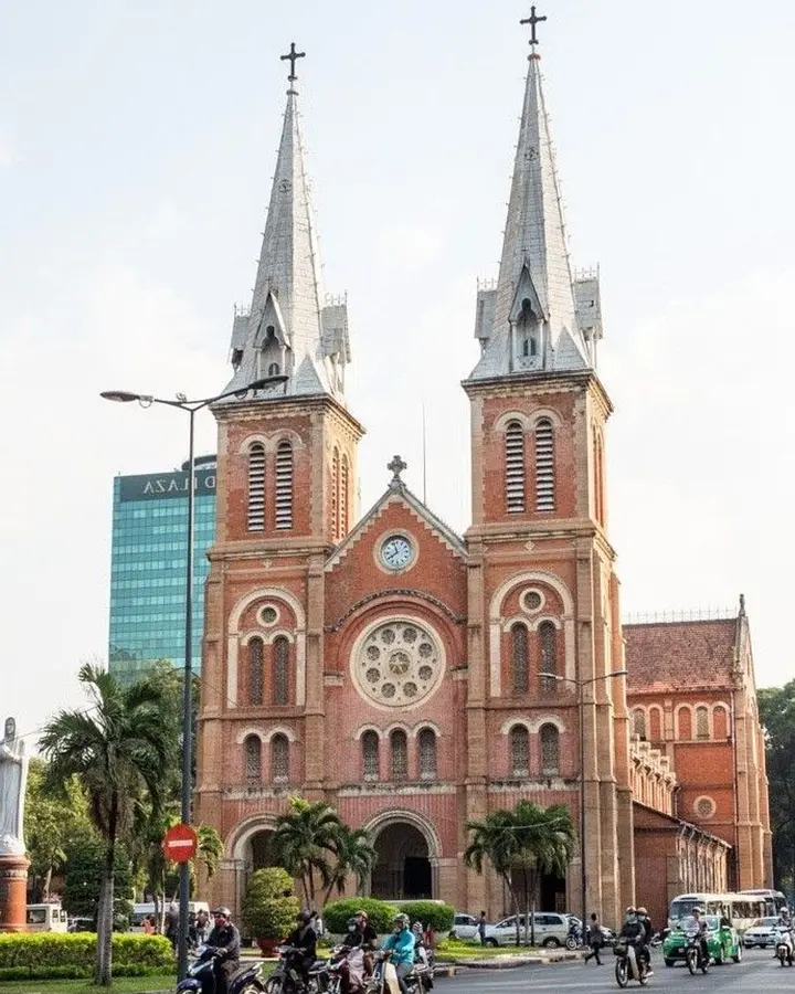 ホーチミンで訪れたい人気観光スポット10選（パート1）｜人気の教会・市場・街歩きでベトナムを感じよう！