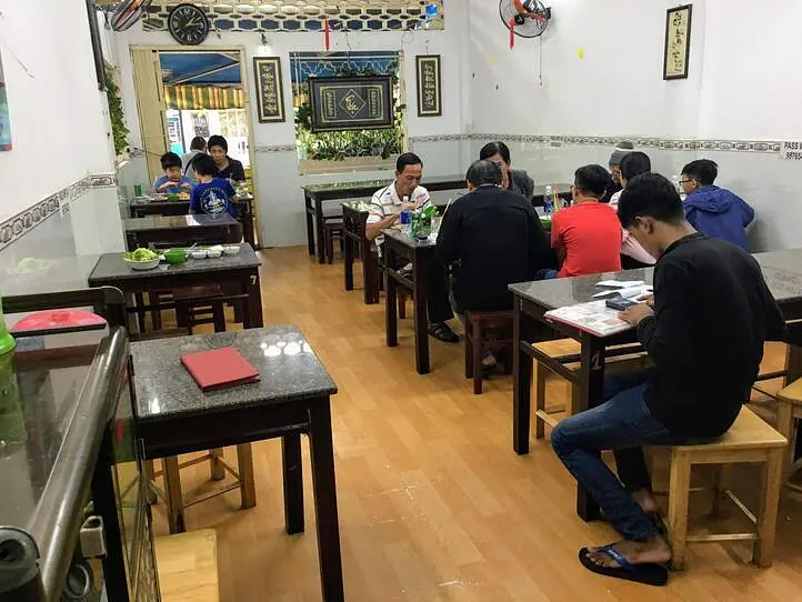 有名カニ料理専門店食べ比べ！～94 Thuy(94トゥイー)＆Quan 94(クアン94)～