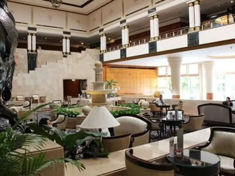 レジェンドラウンジ