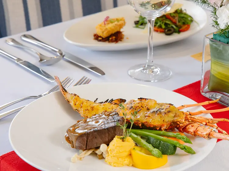 サイゴン ・プリンセス - ユニークで豪華なダイニング クルーズ