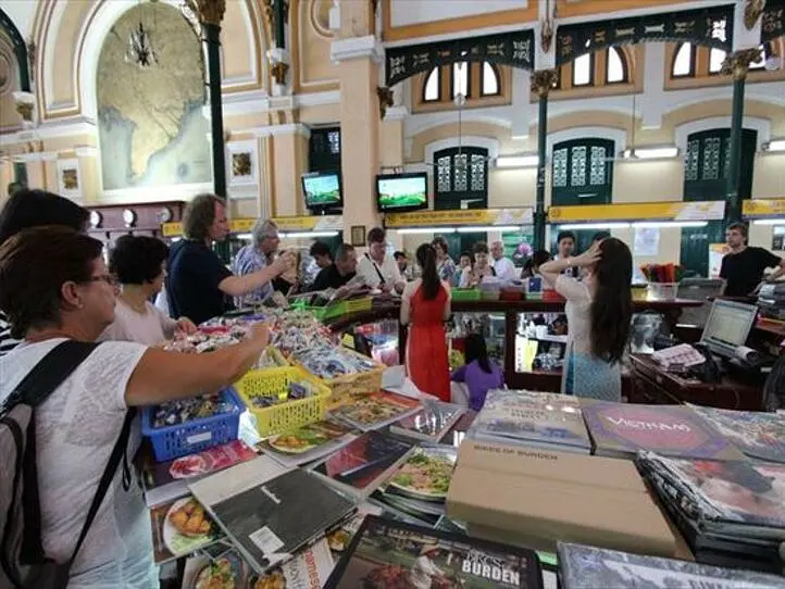 ホーチミンでパリを感じる。「中央郵便局」