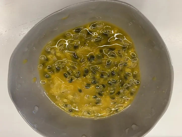 楽しむ自宅時間〜パッションフルーツのパウンドケーキを作ってみよう〜