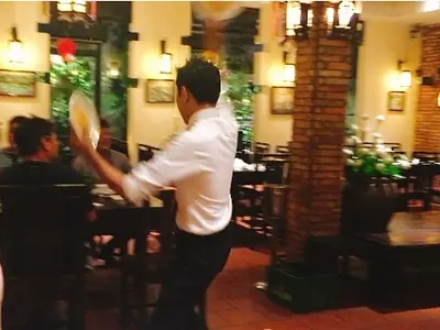 おいしい！　パフォーマンスが楽しい！　「コム・ニュウ・サイゴン」はお得なベトナム料理レストラン