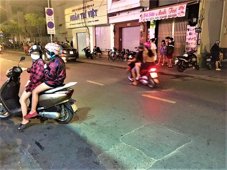 　ホーチミンの若者御用達のストリートフード