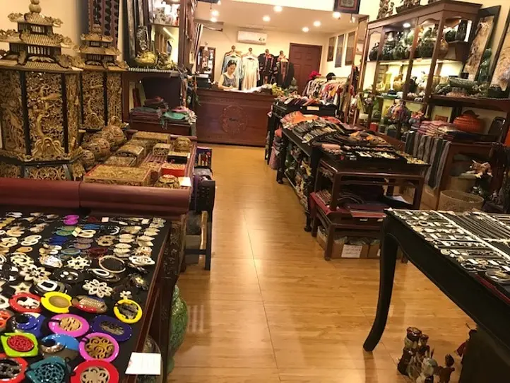 ドンコイ通りで、在住者イチオシお土産屋