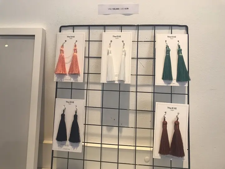 プレゼントやお土産にも最適！シンプルなデザインのトートバッグが手に入る~The E.Y.E Saigon