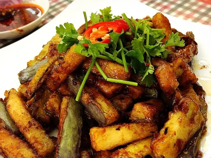 バックパッカー街ブイビエンにある、美味しい餃子屋さん