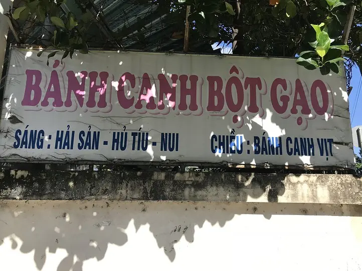 具と麺をカスタマイズ！タオディエン地区で食べるおいしい麺朝食