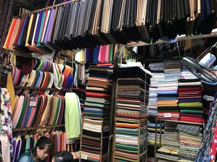 ホーチミンのローカル市場、ティゲー市場で食材探し&デザートタイム