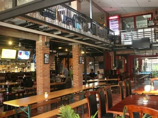 BMW パブ＆グリル